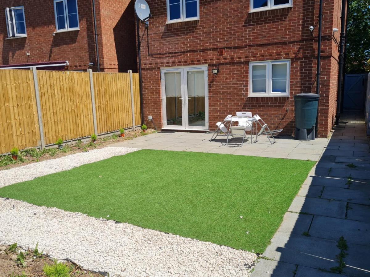 M&B Haven - Sittingbourne Apartamento Exterior foto